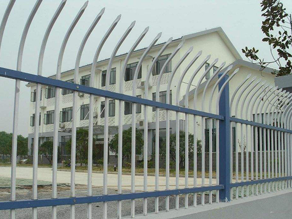海南單彎頭鋅鋼護欄圖片2